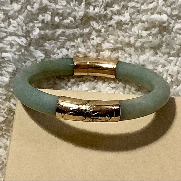 Vtg 14K Yellow Gold Hinge Jade Bangle / 57mm circumference /2.3”inside Diameter - Picture 2 of 13